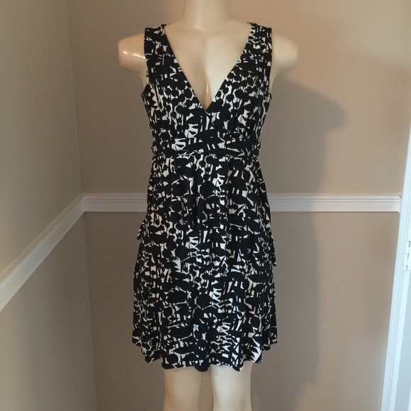 ⚫️ LIKE NEW - Black & White Fun Flowy Dress ⚫️ - Picture 1 of 6